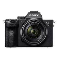 Sony A7 III + 28-70mm f/3.5-5.6 (Inkl. Fordelsprogram & Vouchers og Zeiss lens clean)